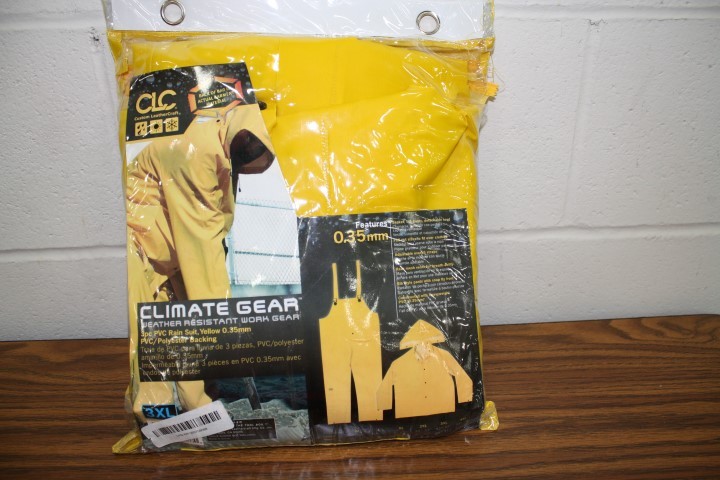 lot 42 image: Rain Gear Size 3XL