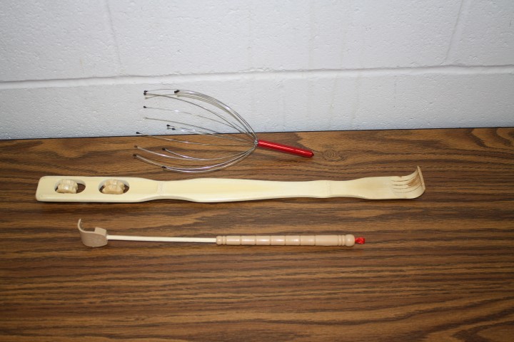 lot 82 image: Massaging Kit