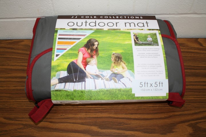 lot 93 image: Outdoor Mat Blanket