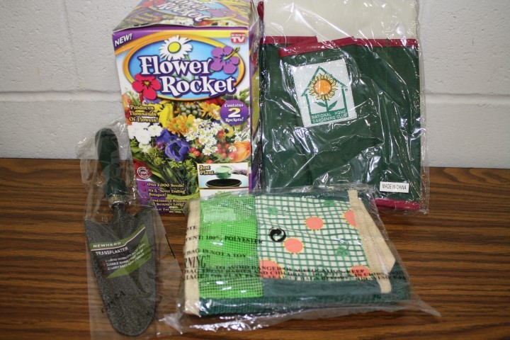 lot 99 image: Gardening Lot