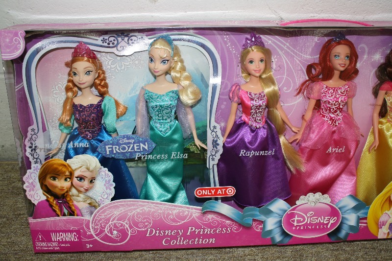 lot 63 image: Disney Princess Royal Doll Collection 7-Pack Factory Sealed NEW