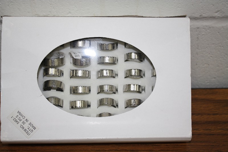 lot 87 image: Mens Rings