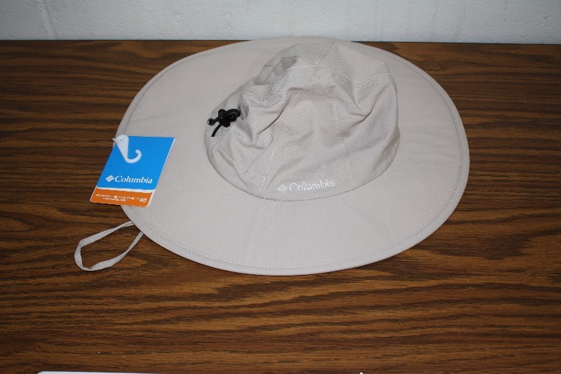 lot 114 image: Columbia Hats