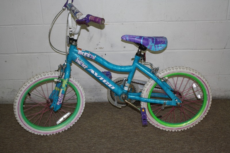 lot 135 image: Girls Bike