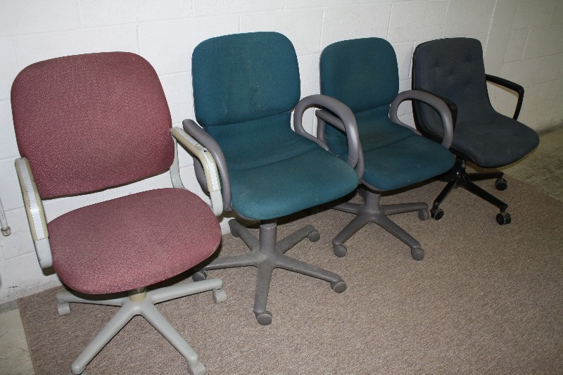 lot 146 image: 4 Office Chairs