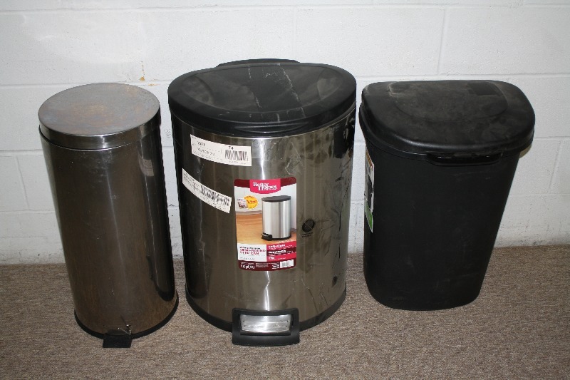 lot 153 image: Trash Cans