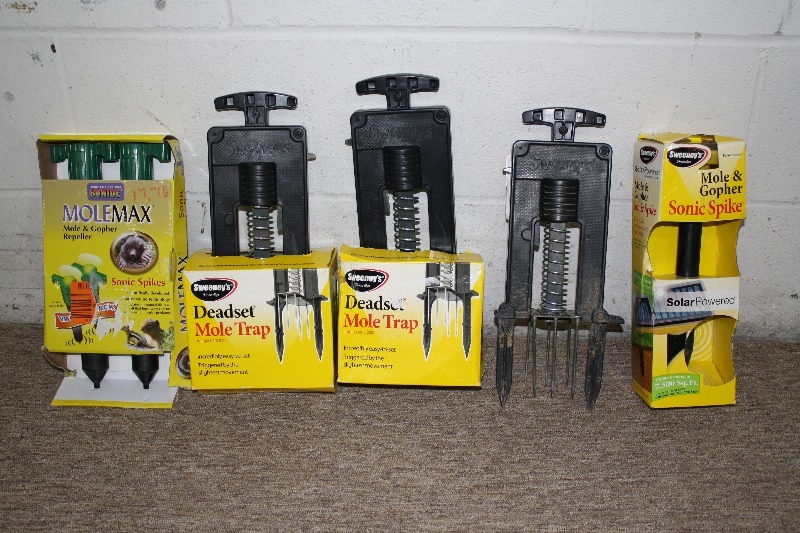 lot 158 image: Mole Traps