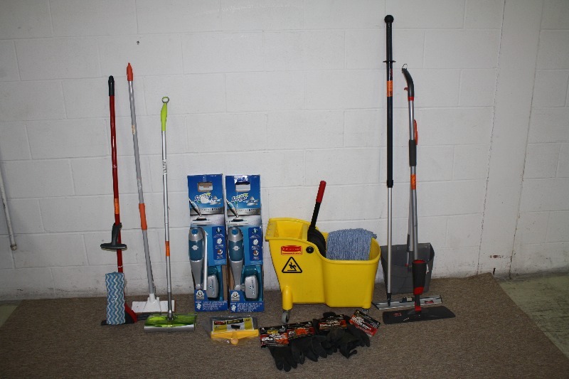 lot 163 image: Cleaning Supplies