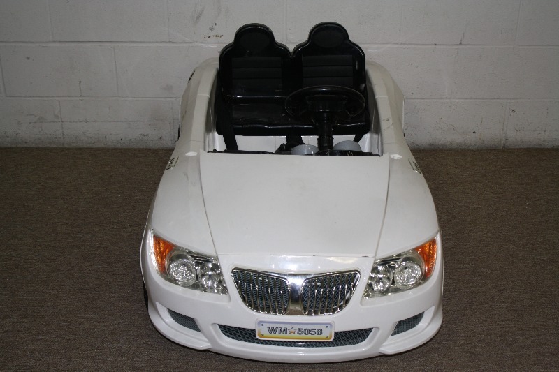 lot 164 image: Kids Car (Salvaged)