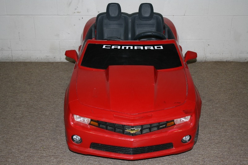 lot 165 image: Kids battery operated car (Salvaged)