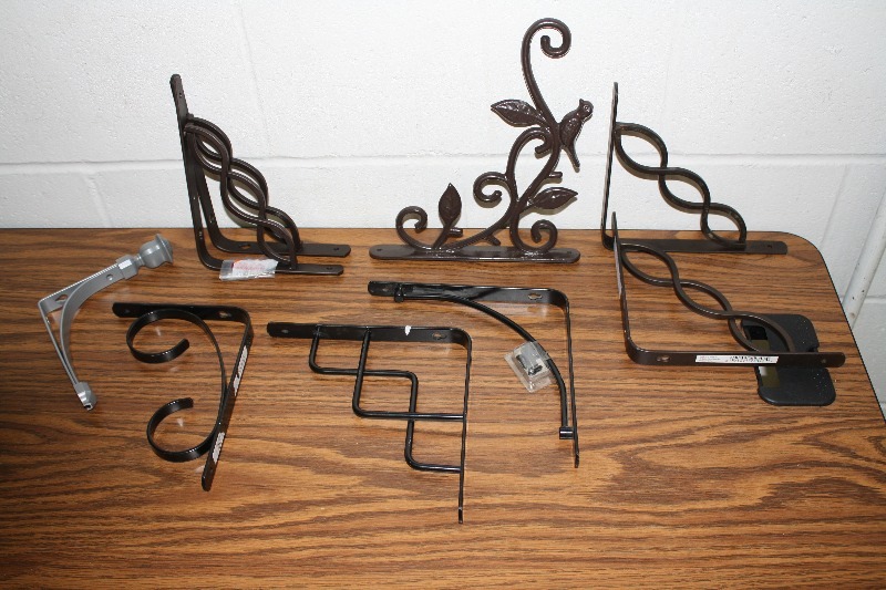 lot 177 image: Brackets