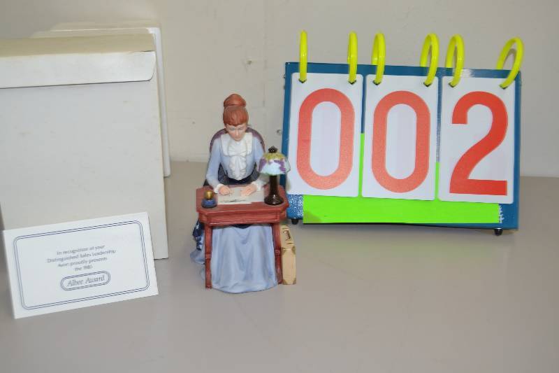 lot 2 image: Avon Figurine