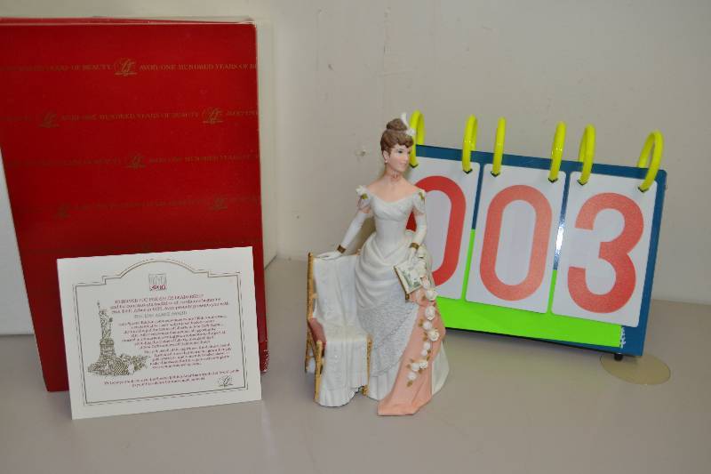 lot 3 image: Avon Figurine