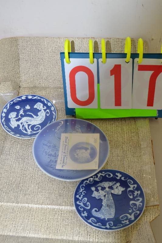 lot 17 image: Decorative Plates