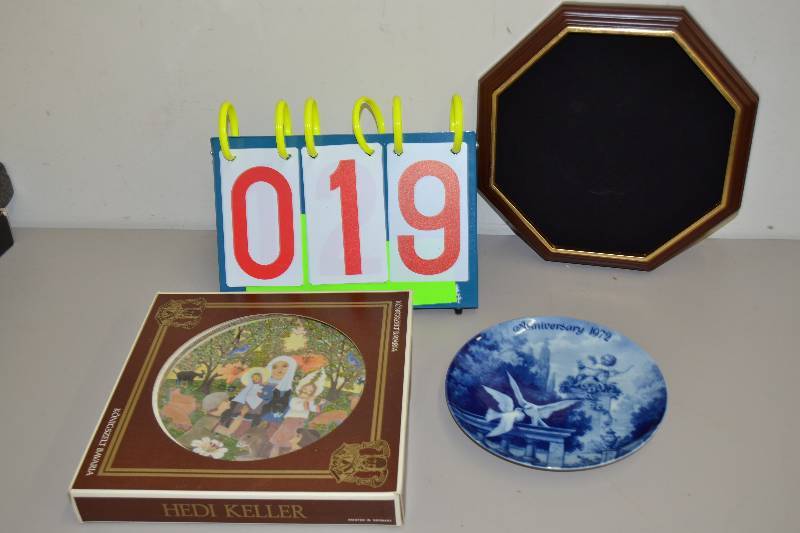 lot 19 image: Decorative Plates