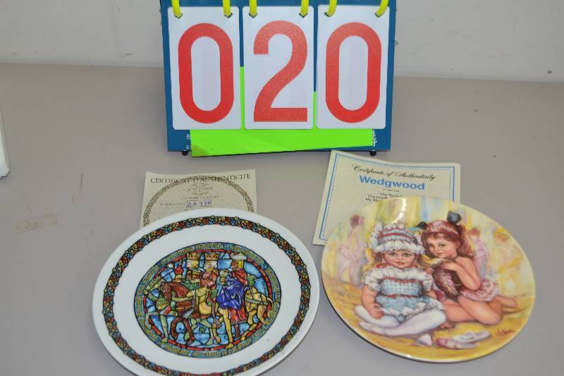 lot 20 image: Decorative Plates