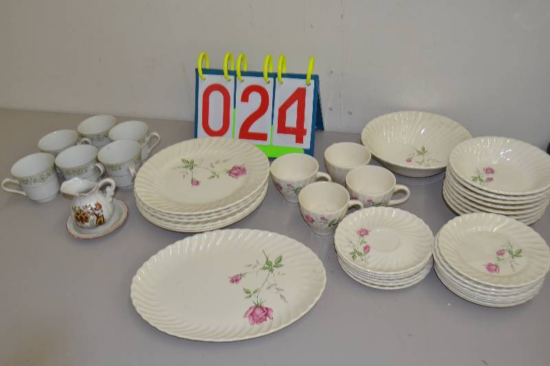 lot 24 image: Dishes Sets
