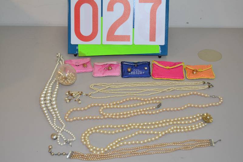 lot 27 image: Pearls