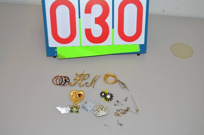 lot 30 image: Pins