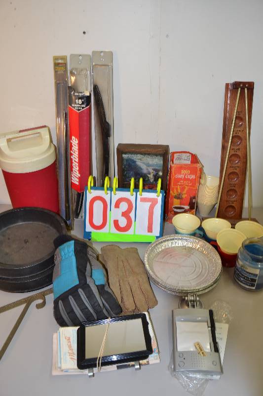 lot 37 image: Outdoor and Household
