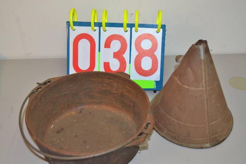 lot 38 image: Vintage Pan