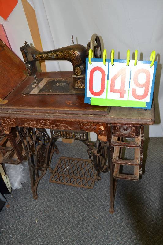 lot 49 image: Antique Singer Sewing Machine and Table