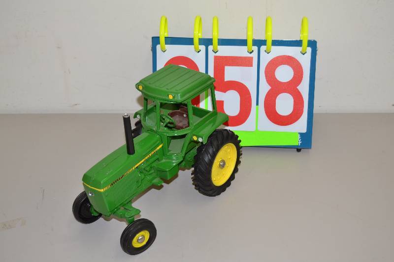 lot 58 image: John Deere Tractor