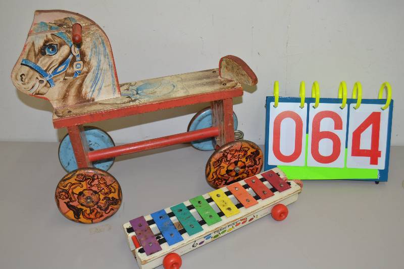 lot 64 image: Vintage Toys