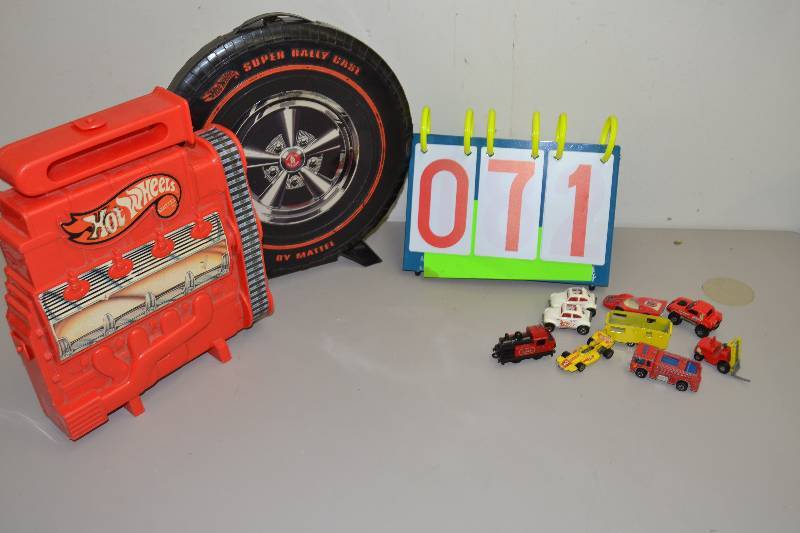 lot 71 image: Hotwheel containers and cars