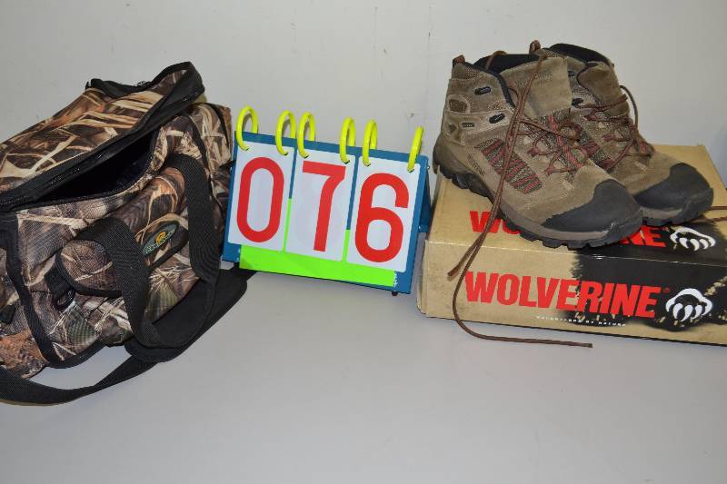 lot 76 image: Wolverine shoes, thermal bag
