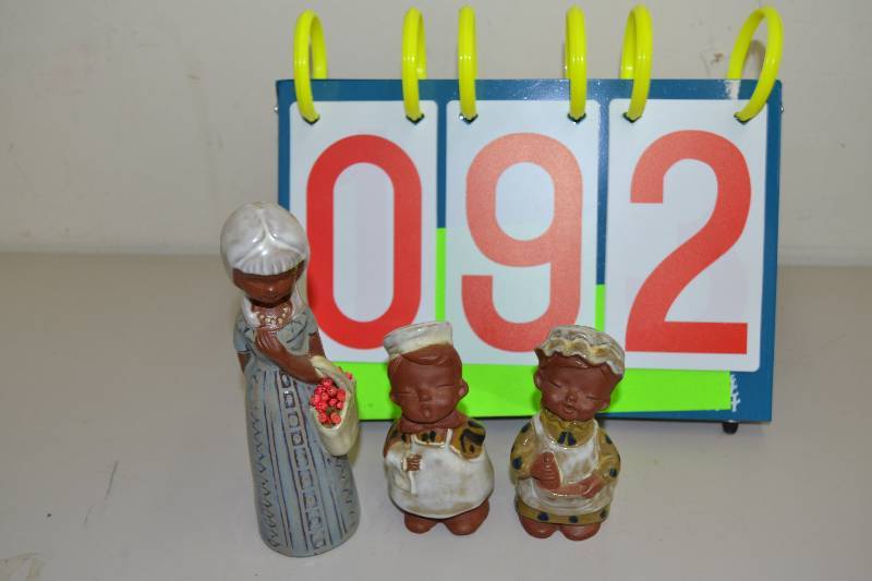 lot 92 image: Figurines