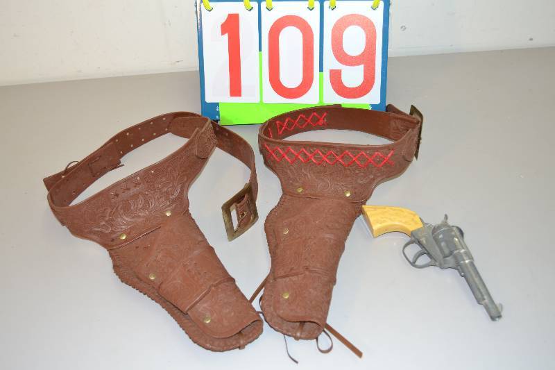 lot 109 image: Toy Gun and Holsters