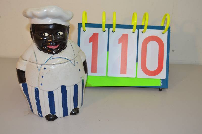 lot 110 image: 1940s Cookie Jar