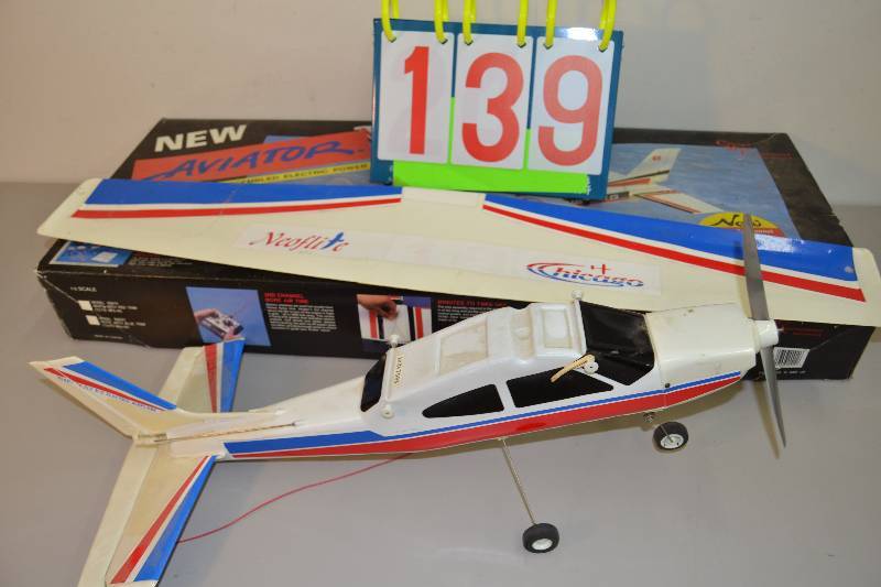 lot 139 image: RC Airplane