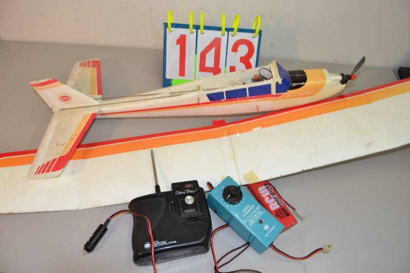 lot 143 image: RC Airplane