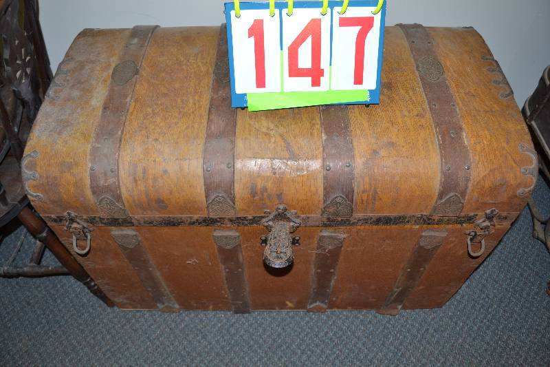 lot 147 image: Vintage Trunk