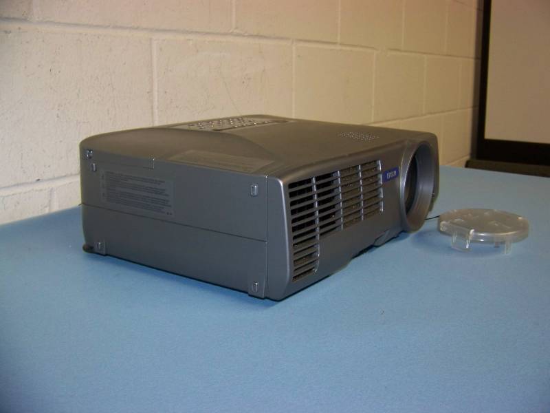 lot 18 image: Epson, EMP-835, LCD Projector