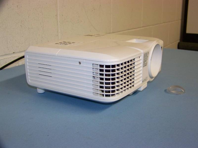 lot 15 image: Mitsubishi, EX240U, DLP Projector with HDMI Input