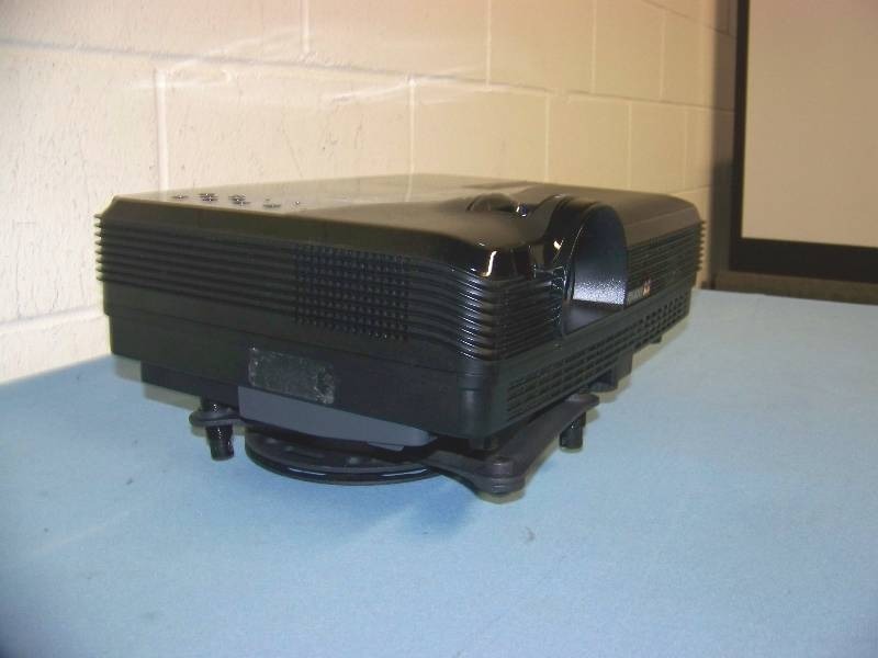lot 19 image: ViewSonic, PJL6243, LCD Projector with Remote Control