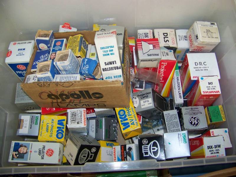 lot 75 image: LARGE lot of miscellaneous Projector Light Bulbs  Lamps