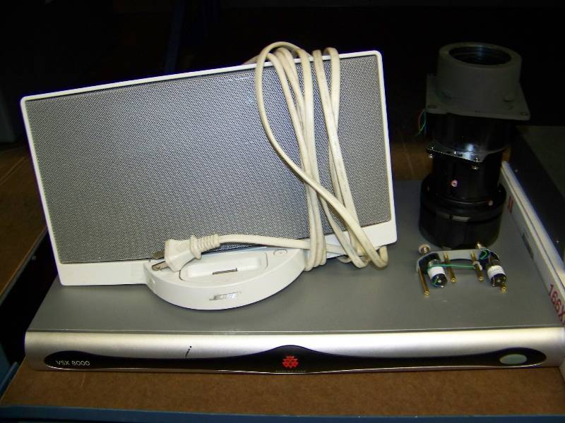 lot 82 image: Miscellaneous lot of Audio  Video items for PARTS  REPAIR