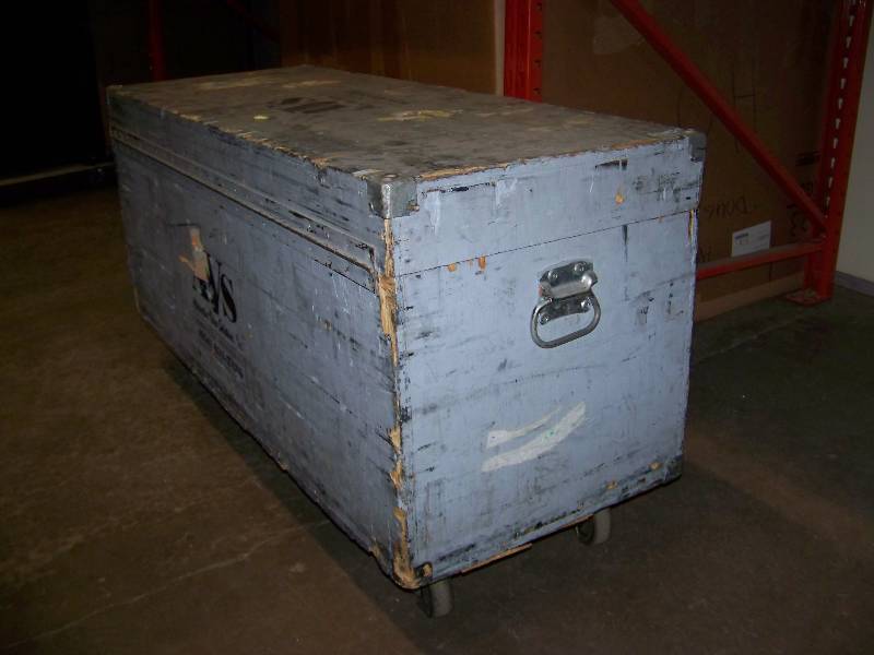lot 84 image: Storage  Travel Case on Wheels
