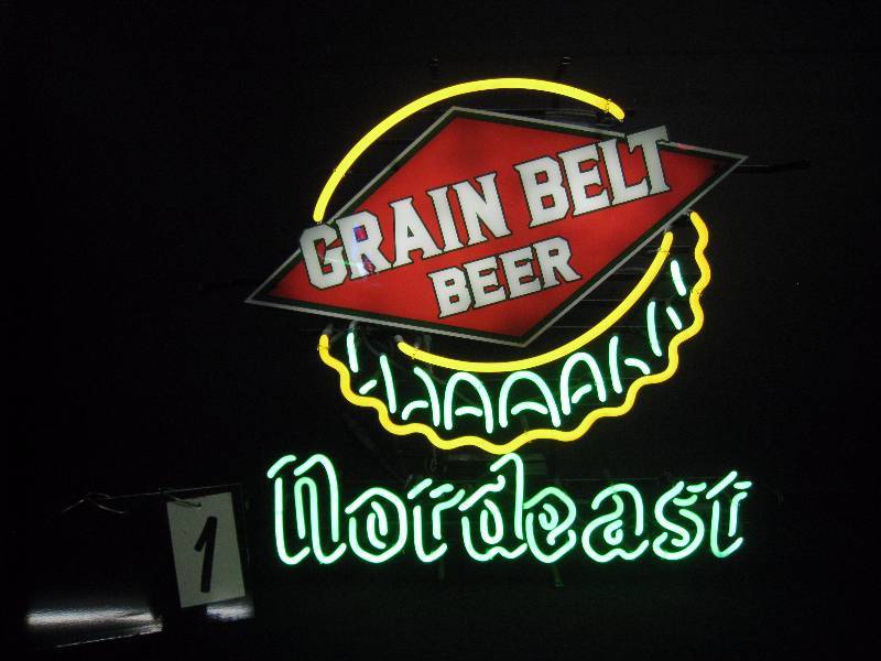 lot 1 image: Grain Belt Nordeast neon - Like New  Excellent condition