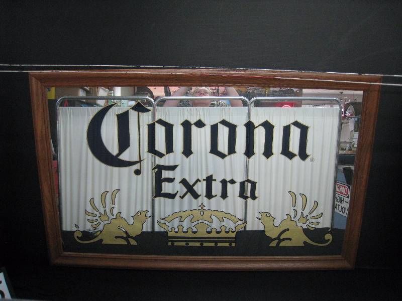 lot 5 image: Corona Extra beer mirror, excellent condition