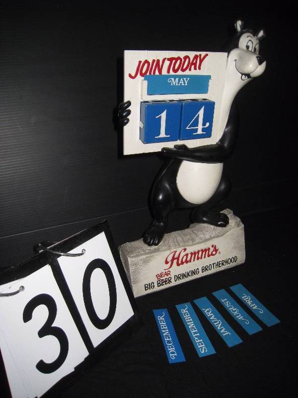 Hamm's Beer calendar bear, has all it's pieces (months and date 