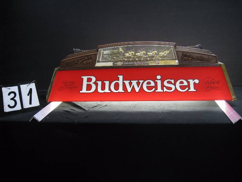 lot 31 image: Budweiser World Champion Clydesdale Team - pool table light