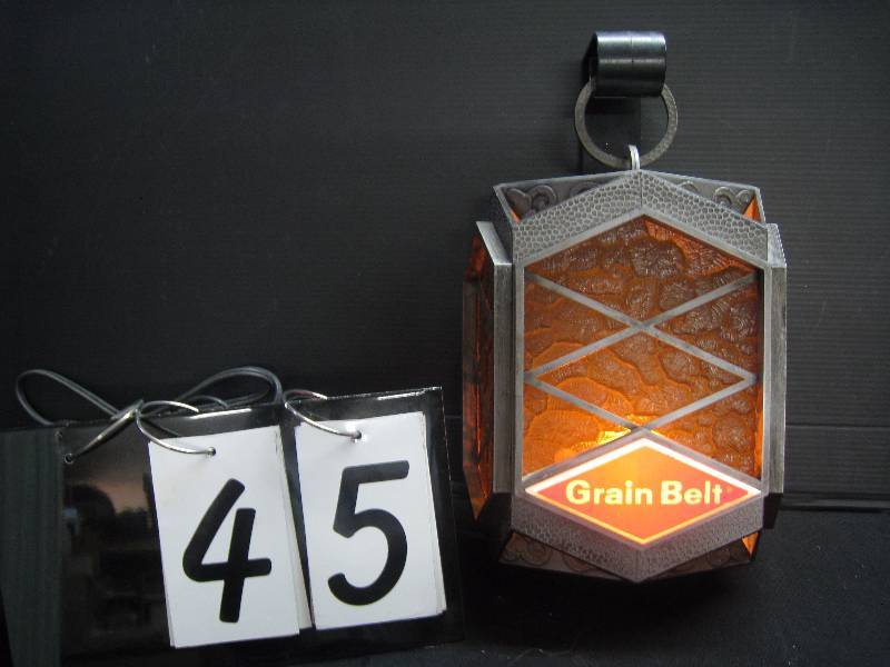 lot 45 image: Grain Belt coach lamp  lantern - plastic light up, very nice vintage piece
