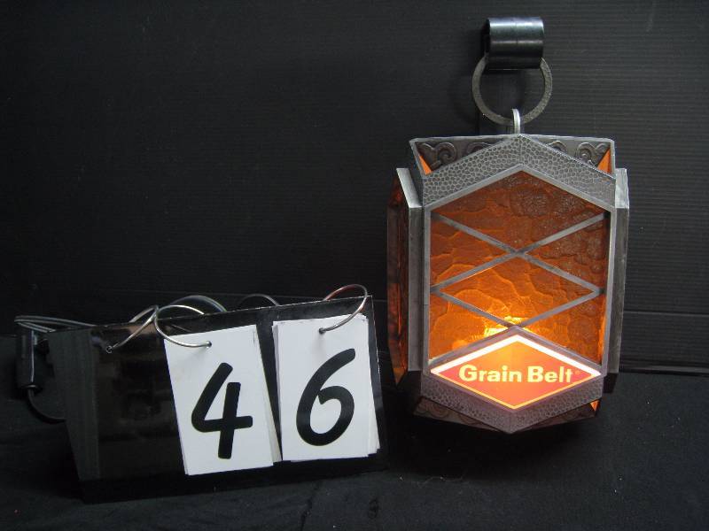 lot 46 image: Grain Belt coach lamp  lantern - plastic light up, very nice vintage piece