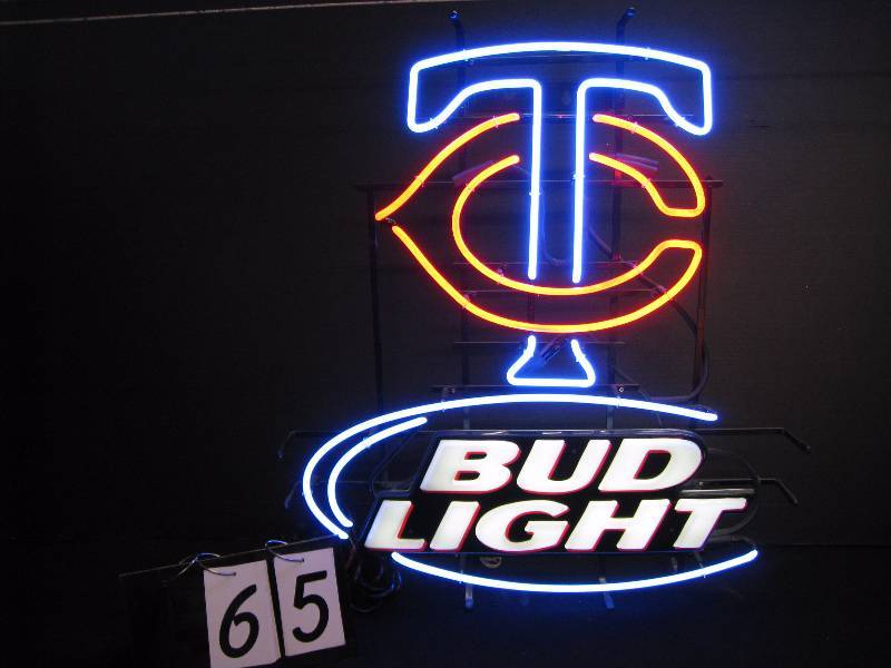 lot 65 image: Bud Light MN TC Twins neon - great condition