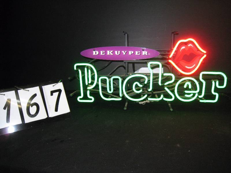 lot 167 image: Pucker neon - hot lips